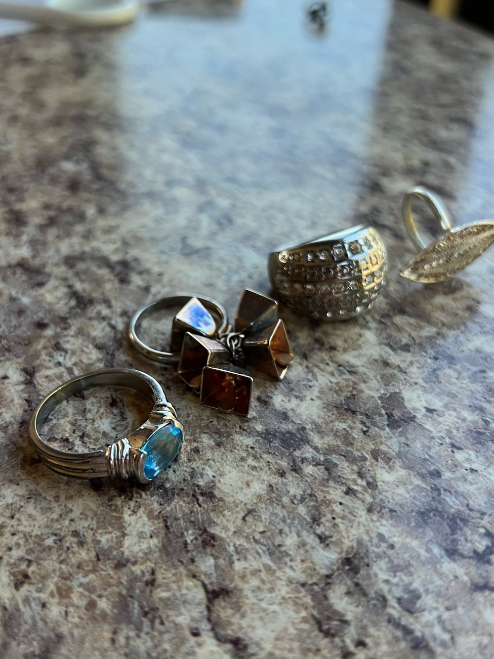 4 Silver Tone Rings - Picture 4 of 14